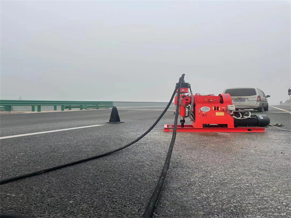 金湾马路路基路面开裂下沉注浆加固灌浆