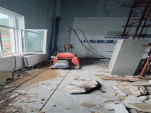 金湾地基基础下沉墙体裂缝加固注浆顶升施工